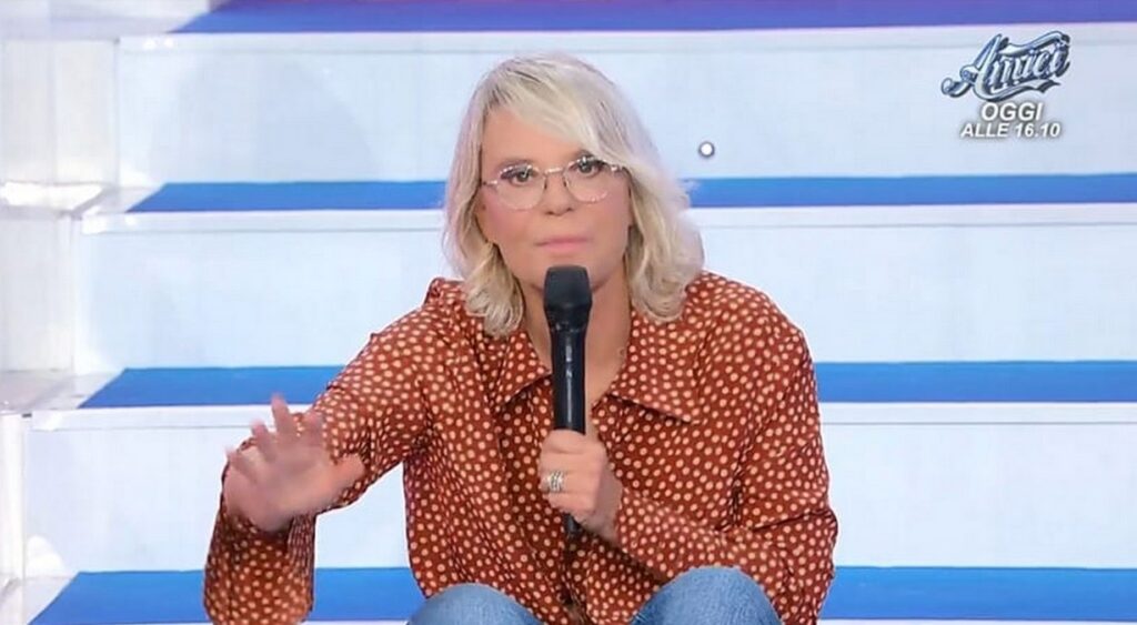 UeD De Filippi mortifica Sabrina